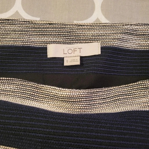 LOFT Ann Taylor Skirt Blue Silver Stripe Size 6 - Picture 2 of 10